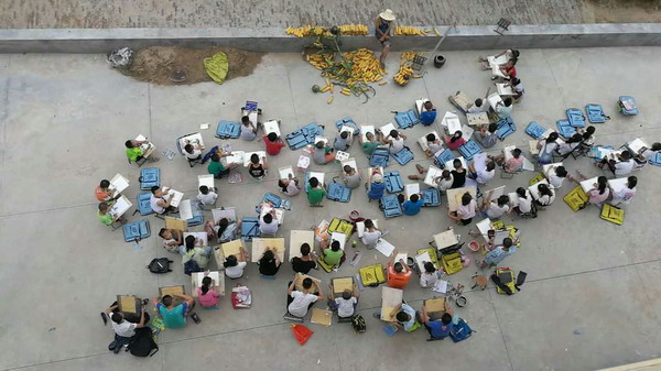 ��͹���д����������һȺС����